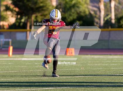 Thumbnail 2 in Royal @ Simi Valley photogallery.