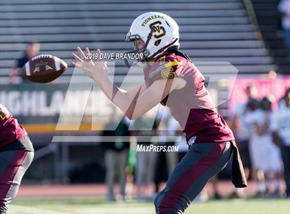 Thumbnail 2 in Royal @ Simi Valley photogallery.