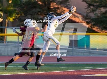 Thumbnail 3 in Royal @ Simi Valley photogallery.
