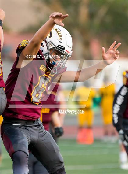 Thumbnail 2 in Royal @ Simi Valley photogallery.