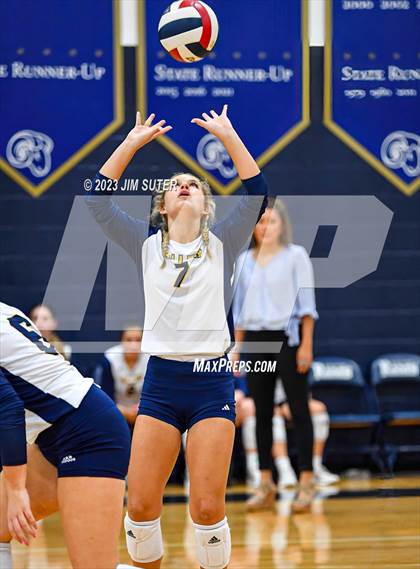 Thumbnail 2 in Allen Academy vs Chinquapin photogallery.