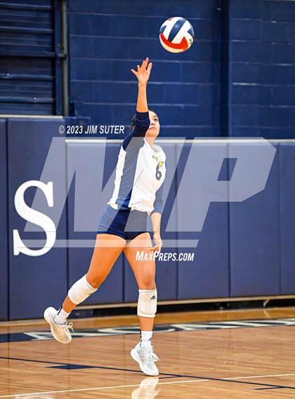 Thumbnail 2 in Allen Academy vs Chinquapin photogallery.