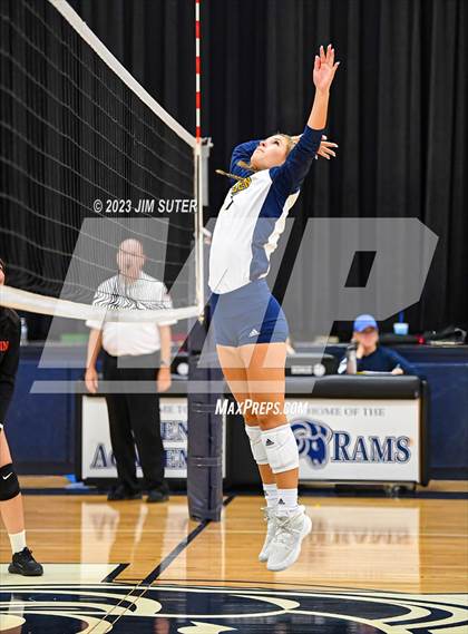 Thumbnail 3 in Allen Academy vs Chinquapin photogallery.