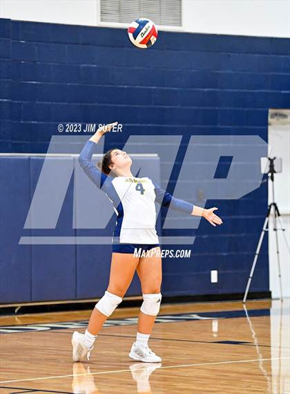 Thumbnail 3 in Allen Academy vs Chinquapin photogallery.