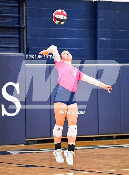 Thumbnail 1 in Allen Academy vs Chinquapin photogallery.
