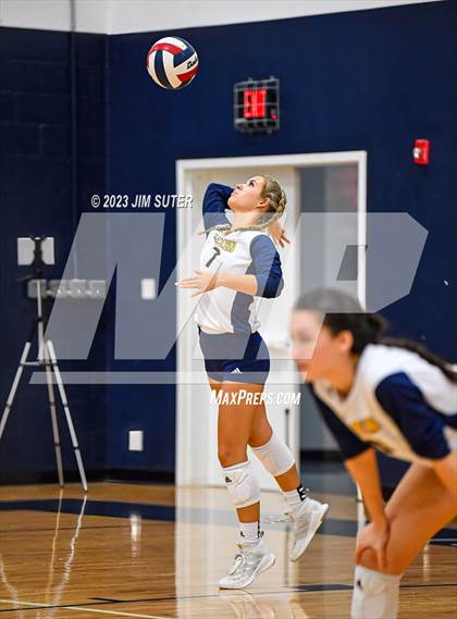 Thumbnail 2 in Allen Academy vs Chinquapin photogallery.