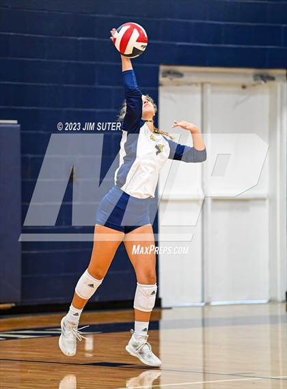 Thumbnail 3 in Allen Academy vs Chinquapin photogallery.