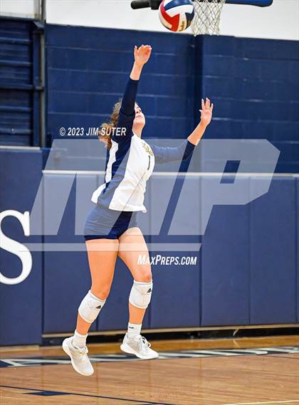 Thumbnail 1 in Allen Academy vs Chinquapin photogallery.
