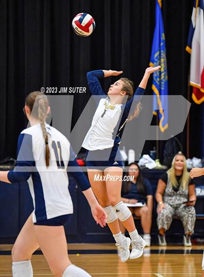 Thumbnail 2 in Allen Academy vs Chinquapin photogallery.