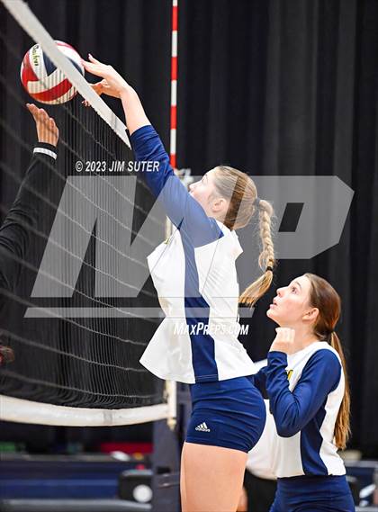 Thumbnail 2 in Allen Academy vs Chinquapin photogallery.