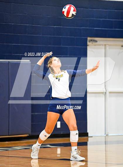 Thumbnail 2 in Allen Academy vs Chinquapin photogallery.