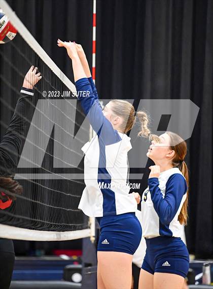 Thumbnail 3 in Allen Academy vs Chinquapin photogallery.