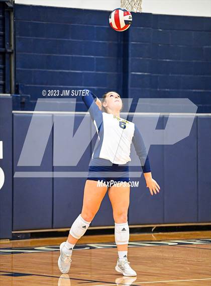 Thumbnail 3 in Allen Academy vs Chinquapin photogallery.