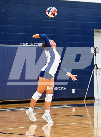 Thumbnail 1 in Allen Academy vs Chinquapin photogallery.
