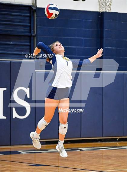 Thumbnail 3 in Allen Academy vs Chinquapin photogallery.