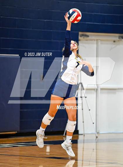 Thumbnail 2 in Allen Academy vs Chinquapin photogallery.