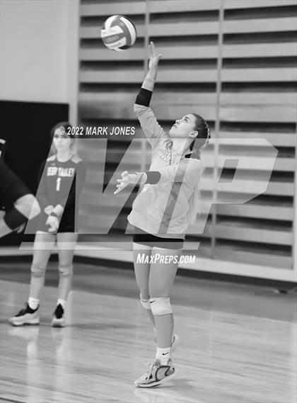 Thumbnail 1 in La Jolla Country Day vs. Deer Valley (Nike TOC Southwest) photogallery.