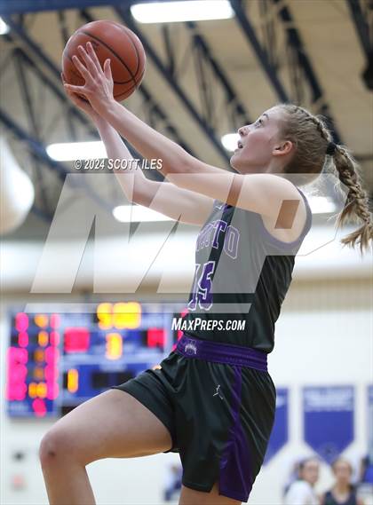 Thumbnail 2 in Fairland vs. Unioto (OHSAA D2 District Final) photogallery.