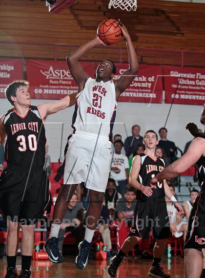 Thumbnail 2 in Lenoir City vs West (D4AAA Quarterfinals) photogallery.