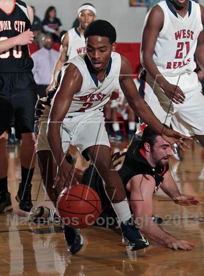 Thumbnail 3 in Lenoir City vs West (D4AAA Quarterfinals) photogallery.