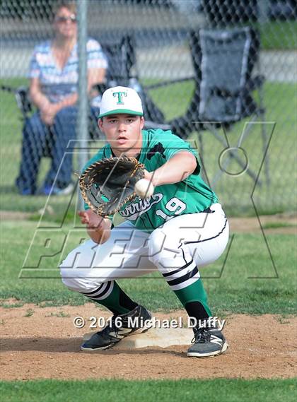 Thumbnail 1 in West @ Tehachapi photogallery.