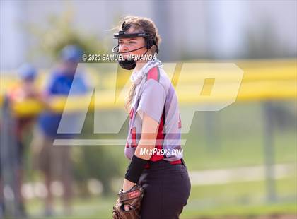 Thumbnail 2 in McCook vs. Lincoln East photogallery.