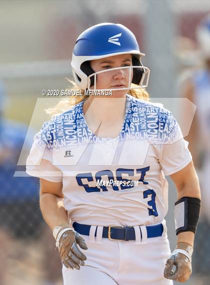 Thumbnail 3 in McCook vs. Lincoln East photogallery.