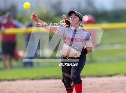 Thumbnail 2 in McCook vs. Lincoln East photogallery.