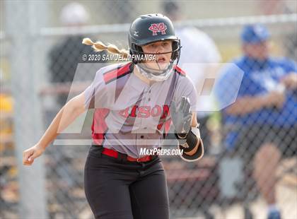 Thumbnail 2 in McCook vs. Lincoln East photogallery.
