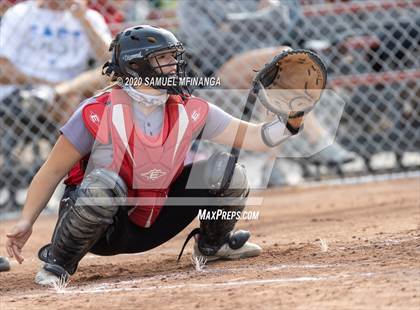 Thumbnail 2 in McCook vs. Lincoln East photogallery.
