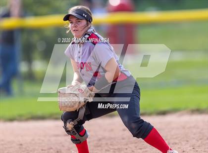 Thumbnail 2 in McCook vs. Lincoln East photogallery.