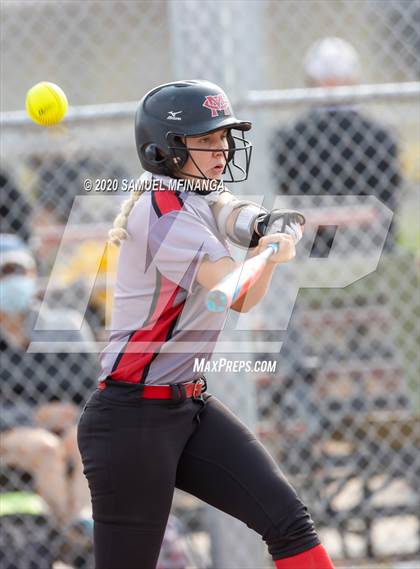 Thumbnail 3 in McCook vs. Lincoln East photogallery.