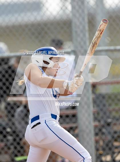 Thumbnail 2 in McCook vs. Lincoln East photogallery.