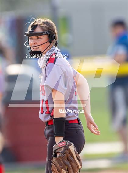 Thumbnail 3 in McCook vs. Lincoln East photogallery.