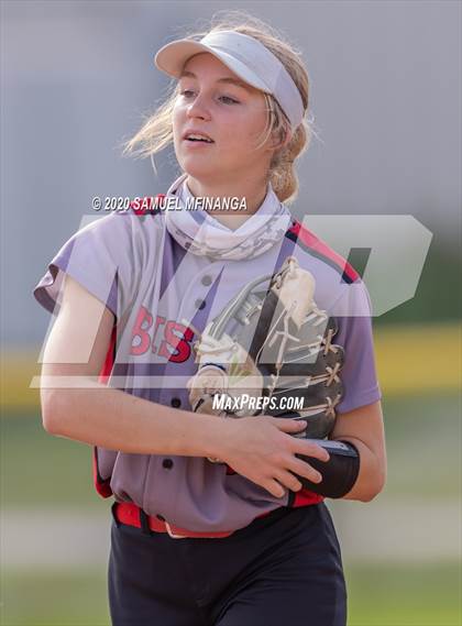 Thumbnail 3 in McCook vs. Lincoln East photogallery.