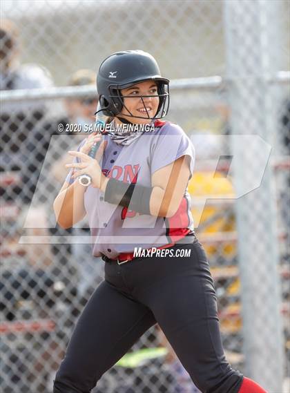 Thumbnail 2 in McCook vs. Lincoln East photogallery.