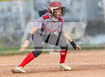 Thumbnail 2 in McCook vs. Lincoln East photogallery.