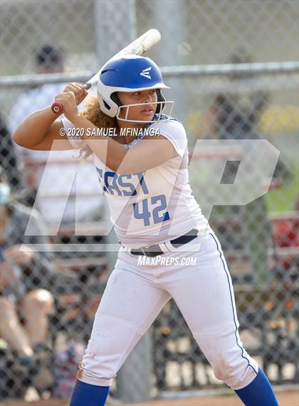 Thumbnail 2 in McCook vs. Lincoln East photogallery.