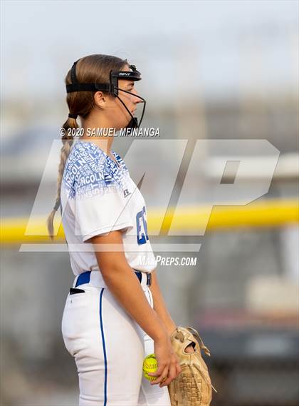 Thumbnail 1 in McCook vs. Lincoln East photogallery.