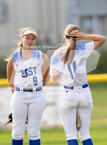 Thumbnail 2 in McCook vs. Lincoln East photogallery.