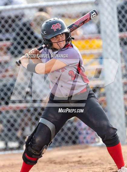 Thumbnail 3 in McCook vs. Lincoln East photogallery.