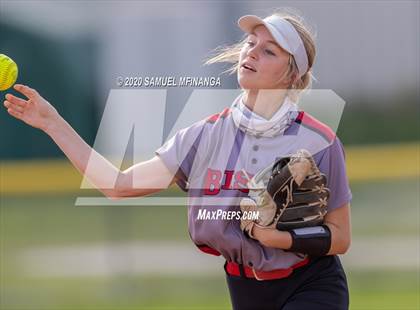 Thumbnail 2 in McCook vs. Lincoln East photogallery.