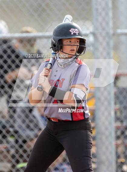 Thumbnail 2 in McCook vs. Lincoln East photogallery.