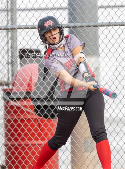 Thumbnail 2 in McCook vs. Lincoln East photogallery.
