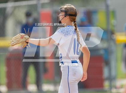 Thumbnail 3 in McCook vs. Lincoln East photogallery.