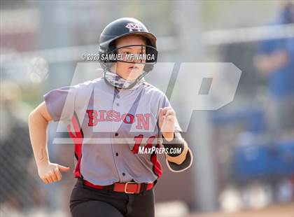 Thumbnail 2 in McCook vs. Lincoln East photogallery.
