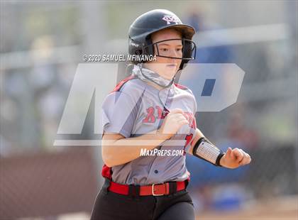 Thumbnail 2 in McCook vs. Lincoln East photogallery.