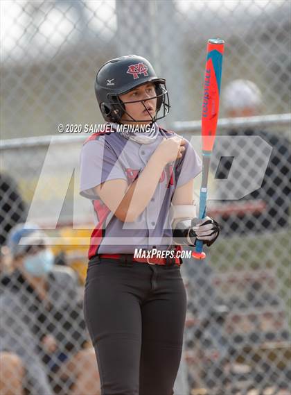 Thumbnail 2 in McCook vs. Lincoln East photogallery.