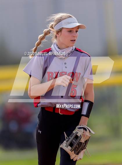Thumbnail 3 in McCook vs. Lincoln East photogallery.