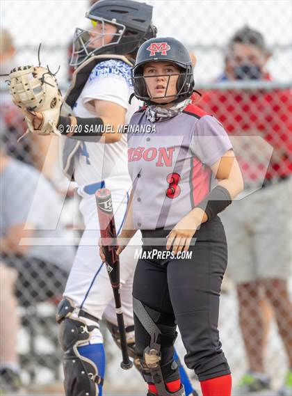 Thumbnail 3 in McCook vs. Lincoln East photogallery.